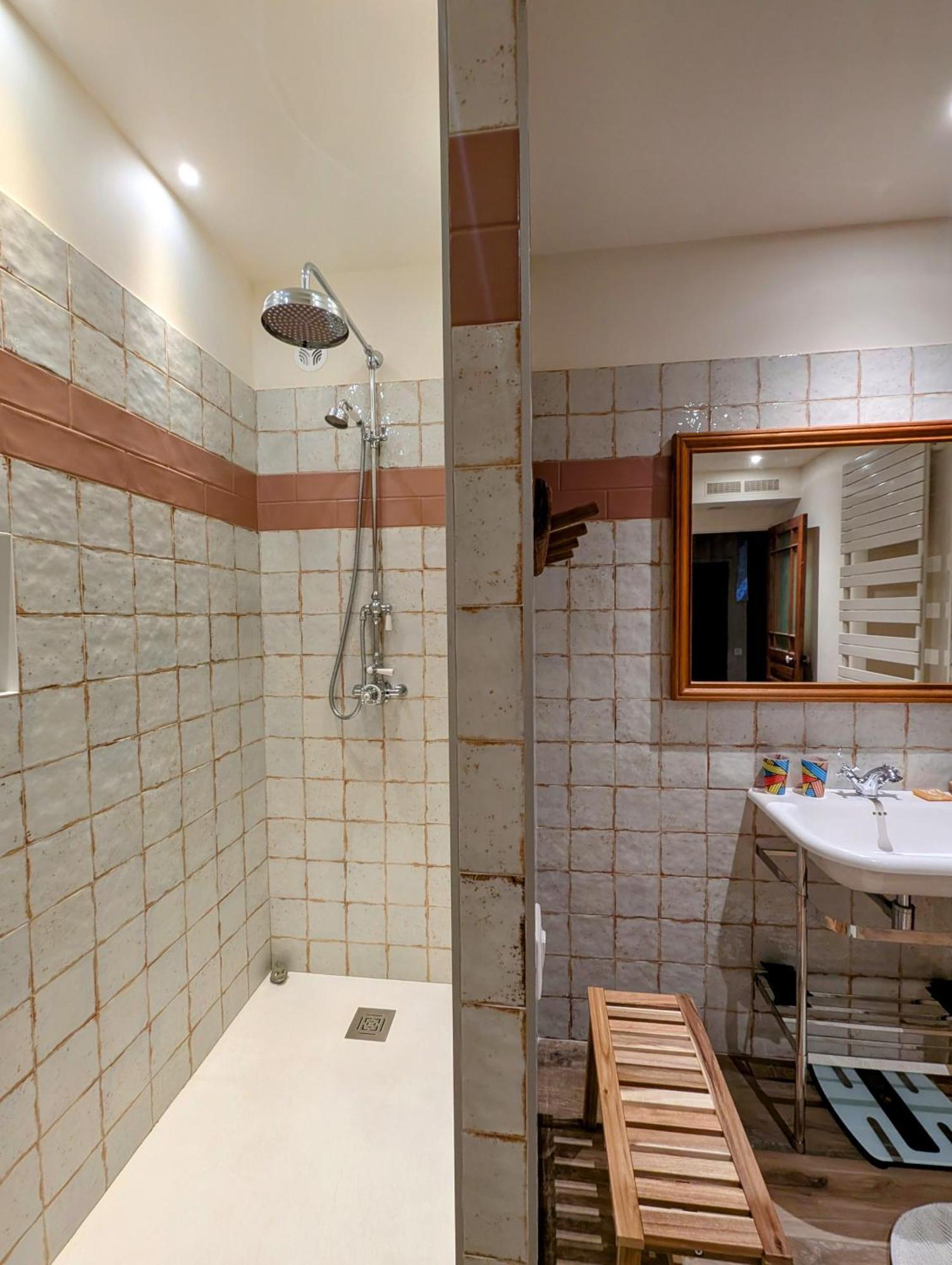 Clem - Appartement Dans Le Coeur D'Arles Ngoại thất bức ảnh